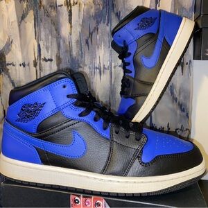 Air Jordan 1 Hyper Royal